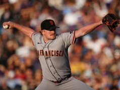 Depois de uma madrugada e um longo voo, os Giants dão as boas-vindas ao novato Nats