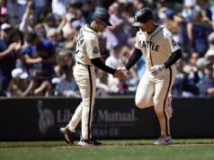 Mariners conseguem vitória de 10 entradas para varrer Diamondbacks