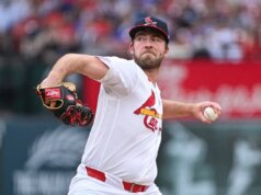 Cardinals começam quentes, sufocam Cubs e vencem partida de borracha de rivalidade