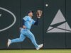 Jays ativa CF Daulton Varsho; RHP Shane Bieber esperado de volta na segunda-feira