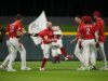 Reds se recuperam tarde e saem com vitória de 10 entradas sobre Royals