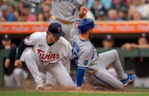 O single de Josh Rojas em nono lugar empurra Royals para além dos Twins
