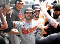 Blue Jays marca 6 pontos sem resposta para tirar série de Orioles