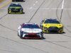 Denny Hamlin sai da retaguarda do campo de Michigan para a segunda vitória consecutiva