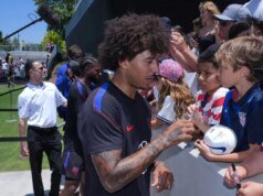 O defensor Chris Richards retorna aos treinos da USMNT