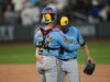 Brewers superam A’s 15-14 em um caso selvagem de 12 entradas em Las Vegas