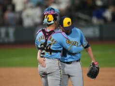 Brewers superam A’s 15-14 em um caso selvagem de 12 entradas em Las Vegas