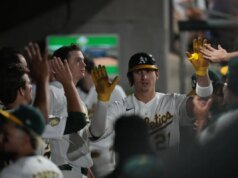 A’s continuam a barragem de RH contra Brewers para equilibrar a série