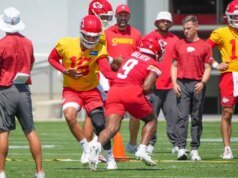 Extensão do Chiefs QB Patrick Mahomes eleva valor do acordo a mais de US$ 500 milhões