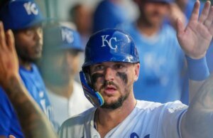 Royals 1B Vinnie Pasquantino (mão) sai vs.