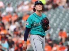 Bryan Woo, dos Mariners, em busca de respostas contra piratas