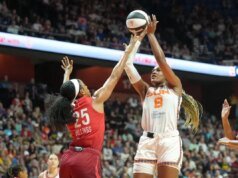 Caitlin Clark estrela como Fever derrotando Solar