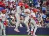 Phillies coleta 17 sucessos, o melhor da temporada, Edge Brewers