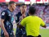 Miguel Almiron, do Paraguai, recebe cartão vermelho por cobrir a boca