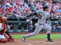 Nolan Arenado inicia o empurrão na 9ª entrada enquanto os D-backs derrotam os Cardinals