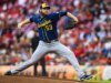 Brandon Woodruff, dos Brewers, enfrenta adversários frequentes, Cubs, enquanto o retorno continua