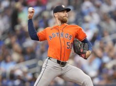 Astros derrotam Blue Jays após erro de Jeff Hoffman na 8ª entrada