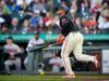 Rafael Devers homenageia duas vezes enquanto os Giants lançam uma derrota por 1 rebatida contra o Braves