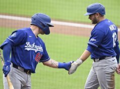 Dodgers marcam 9 corridas na 6ª entrada para ultrapassar Padres