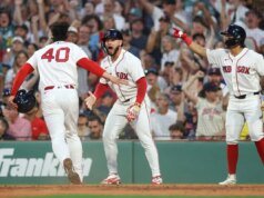 Crimson Sox abandonou os Yankees em 10º após lance sem sucesso de Sonny Grey e defesa perdida