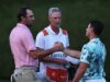 Viktor Hovland acerta a tacada do playoff, Scottie Scheffler, para levar o Travellers