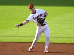 Cameron Cauley dá a quinta vitória consecutiva do Rangers na estreia na MLB