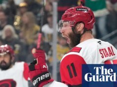 O vencedor de barriga de Staal leva Hurricanes além de Las Vegas e empata a ultimate da Copa Stanley