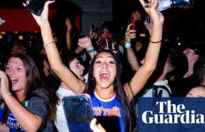 O êxtase e o caos tomam conta da cidade de Nova York depois que os Knicks conquistam o tão almejado título da NBA – em fotos