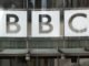 Ex-apresentador da BBC interrogado pela polícia depois que uma mulher afirma que foi abusada sexualmente no set de seu programa em Londres