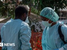 Busca por paciente de Ebola de seis anos após homens armados invadirem hospital na República Democrática do Congo