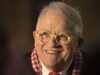 O funeral de David Hockney acontece em explicit com apenas duas pessoas presentes