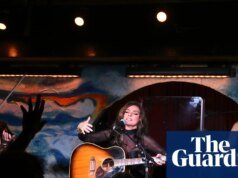 ‘Tão desonesto’: a superestrela nation Shania Twain transforma pub de Londres em saloon