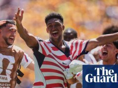 EUA avançam para a fase eliminatória da Copa do Mundo após vitória dominante sobre Socceroos