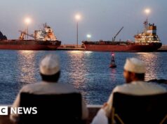 Marinheiros estressados e exaustos após meses presos pelo bloqueio do Estreito de Ormuz