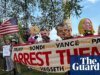 ‘Cheira a corrupção’: manifestantes se reúnem enquanto Trump organiza evento do UFC em seu aniversário