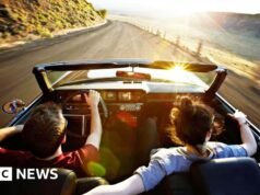 O conversível está indo para o pôr do sol?