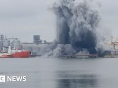 Ucrânia ataca navios de carga e admite explosão de drone na Romênia enquanto Putin se prepara para discurso importante