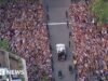 Assista: Milhares enchem as ruas de Barcelona para a visita do Papa Leão