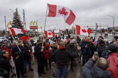 O Canadá tomou nossas terras e nossas vidas. Merecemos ter pelo menos nossos nomes de volta