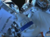 Tripulação da NASA se protege enquanto cosmonautas russos consertam vazamento da ISS