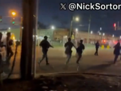 Manifestantes presos após confrontos no centro de detenção do ICE (VÍDEO)