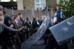 BBC pede desculpas por racializar a resposta de Farage ao assassinato de Henry Nowak