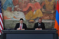Como as elites da Europa Oriental aprenderam a amar a dependência da América