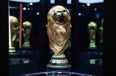 Árbitro somali da Copa do Mundo barrado pelos EUA recebe boas-vindas de herói em casa (VÍDEO)