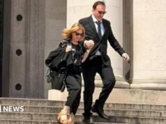 Quentin Tarantino e Kylie Minogue são vistos no País de Gales para novo filme