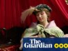 Crítica maluca – Callum Scott Howells brilha como um aristocrata extravagante em uma brincadeira de período hedonista