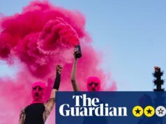 Pussy Riot: crítica do CYKA – álbum de estreia de icônicos agitadores russos é decepcionado por EDM de força contundente