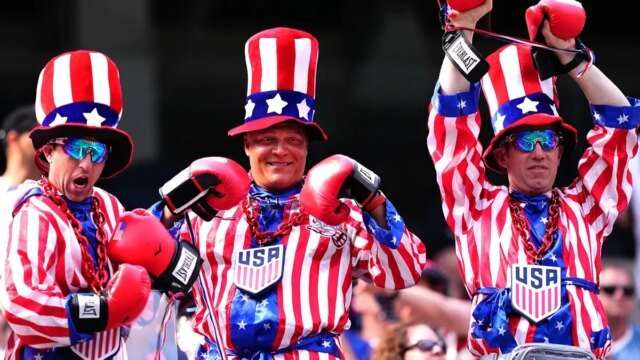 79265ad4-usmnt-boxing-fans.jpeg