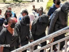 Quênia acusará estudantes de assassinato por incêndio mortal em escola