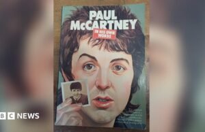 Livro autografado de Paul McCartney encontrado em loja de caridade é vendido por quase £ 1.000